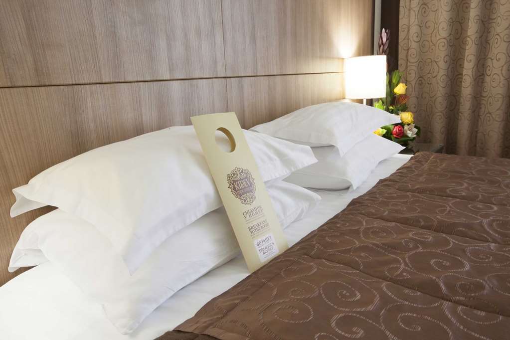 Park-Hotel Kidev Chubynske Ruang foto